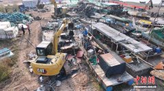 广西集中拆解销毁“三无”船舶及非法水生野生动物制品